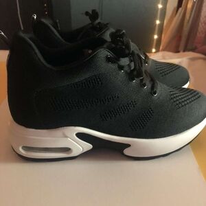 Stylish Black Women's Sneakers